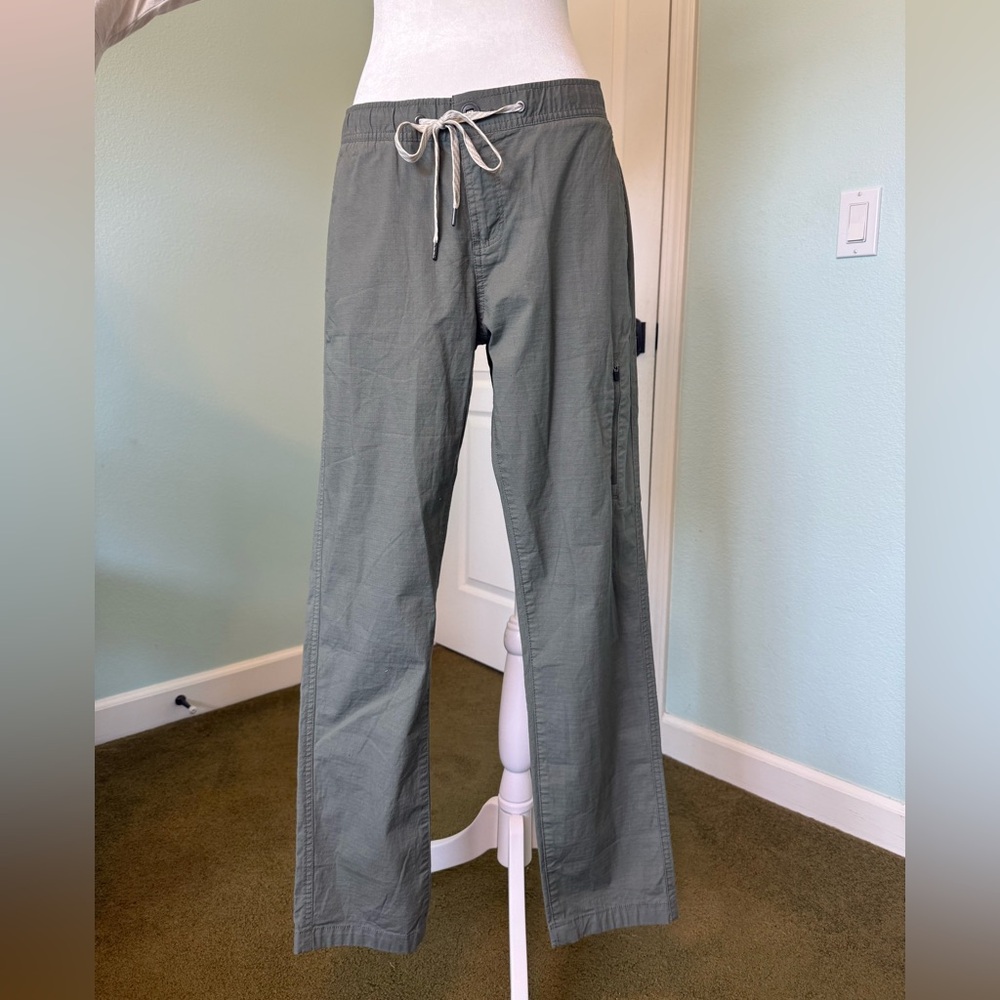 Vuori Sage Green Pants with Drawstring